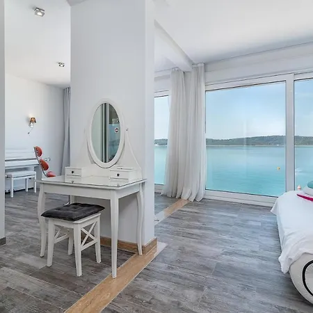 Vila House