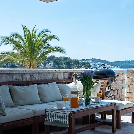 Vila House
